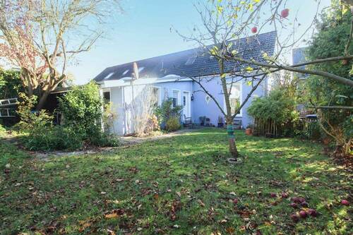 Hausansicht - Willkommen zuhause: Gepflegte Doppelhaushälfte samt Garten in Citylage