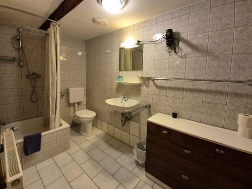 OG-Zimmer-1-Bad.jpg - 