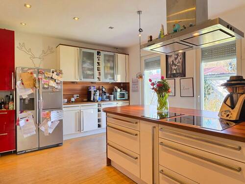 Geräumige Küche - 5 Zimmer Einfamilienhaus in Coburg