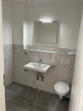 Bad mit Dusche - 