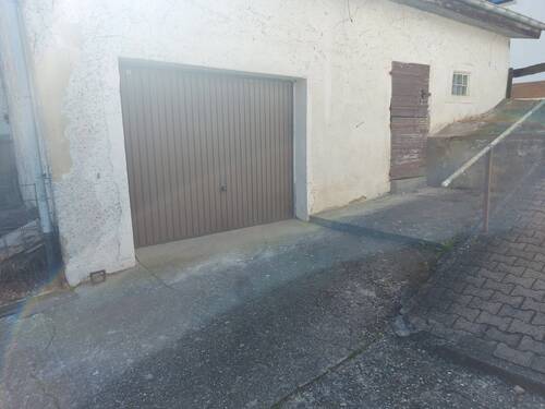 Garage im Nebengebäude - Einfamilienhaus mit 100,00 m² in Schloßböckelheim zum Kaufen