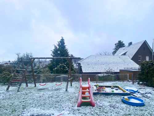 Garten mit Spielplatz - 