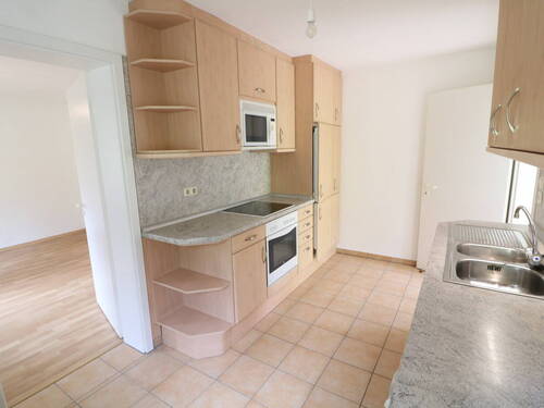 Küche mit Blick ins Zimmer 1 - 