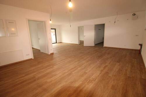 Wohnzimmer - Etagenwohnung mit 92,50 m&sup2; in Spalt zur Miete