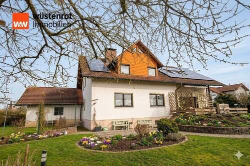 Aussenansicht - Familienglück am Ortsrand: Gepflegtes Raumwunder mit Kachelofen in Fladungen