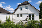 Hausansicht - Idyllisch gelegenes Einfamilienhaus mit herrlich eingewachsenem Grundstück