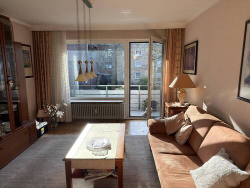 Wohnzimmer mit Möbeln - 