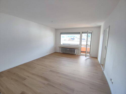 Wohnzimmer - 3 Zimmer Etagenwohnung zum Kaufen in Blumberg