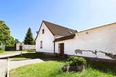 Eingang mit Stellplatz - 3 Zimmer Einfamilienhaus zum Kaufen in Bördeland