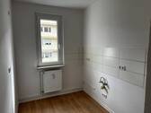 Küche mit Fenster - Etagenwohnung mit 58,60 m&sup2; in Wilkau-Haßlau zur Miete