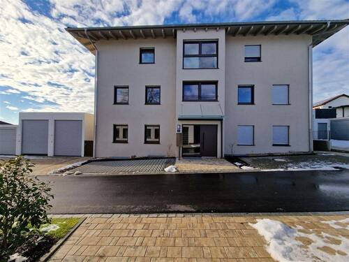 Frontansicht Mehrfamilienhaus - Neubau einer Wohnung - barrierefrei - mit Terrasse - Duplex-Doppelgarage - nachhaltiges Wohnen in Hengersberg - provisionsfrei