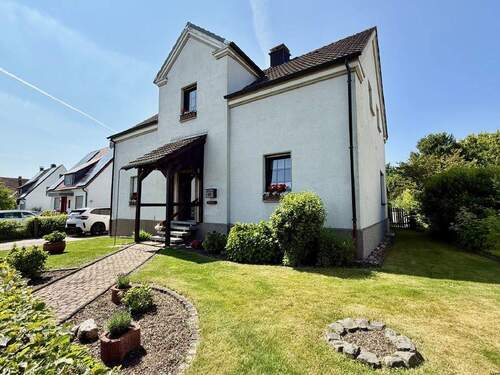 Frontansicht Wohnhaus - 