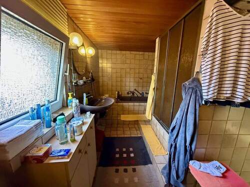 Erdgeschoss: Bad 2 - 