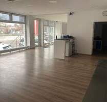 Ladengeschäft mit großer Schaufensterfront direkt an der Vahrenwalder Straße - Hannover Brink-Hafen