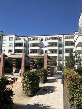 1_Außensicht Garten - Neuwertig - Sonnige 3-Zimmer-Wohnung mit EBK und Garten in Traumlage Nürnberg
