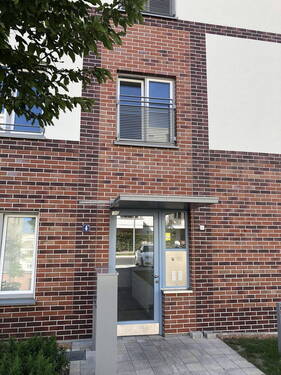 4_Haustür Eingang - Etagenwohnung mit 86,00 m&sup2; in Nürnberg zum Kaufen