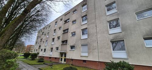 Hauseingang - Ihr neues Glück im Grünen - charmante Wohnung mit Sonnenbalkon
