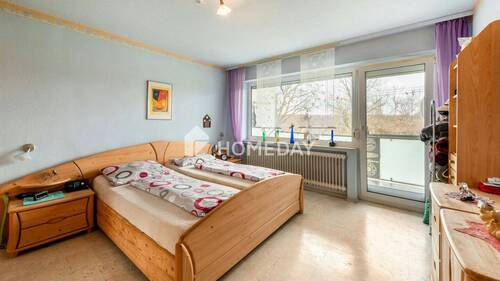 1. OG Schlafzimmer 1 - 