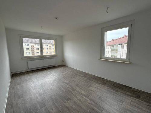 Helles Wohnzimmer - Etagenwohnung mit 58,10 m&sup2; in Lichtentanne zur Miete