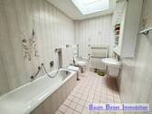 Badezimmer mit Badewanne - 