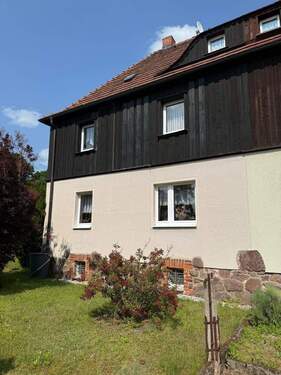 Vordere Straßenseite - Doppelhaushälfte mit 101,00 m&sup2; in Radebeul zum Kaufen