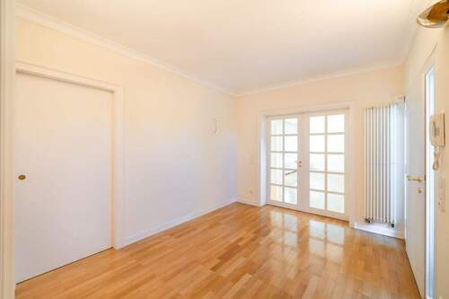 Blick auf den Nebeneingang - 