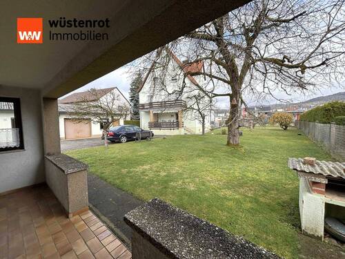 Blick von Loggia des Nebengebäudes - 