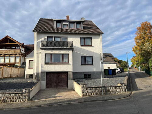 Ansicht vorne mit Garage - Freistehendes Mehrfamilienhaus in Niederbieber - provisionsfrei -