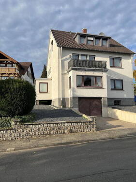 Ansicht seitlich vorne - 1 Zimmer Mehrfamilienhaus, Wohnhaus zum Kaufen in Niederbieber