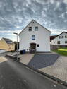 Seitenansicht Eingang - Mehrfamilienhaus, Wohnhaus mit 214,00 m&sup2; in Niederbieber zum Kaufen
