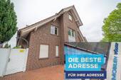 Ansicht - Großzügig ausgebautes Zweifamilienhaus mit Garage
