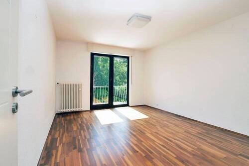 Schlafzimmer mit Platz für einen großen Schrank - 