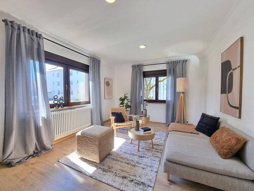 Wohnzimmer - 3 Zimmer Etagenwohnung zum Kaufen in Singen (Hohentwiel)