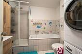 Badezimmer mit Wanne - 