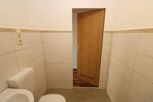 Bad mit Wanne - 3 Zimmer Etagenwohnung zur Miete in Freiberg