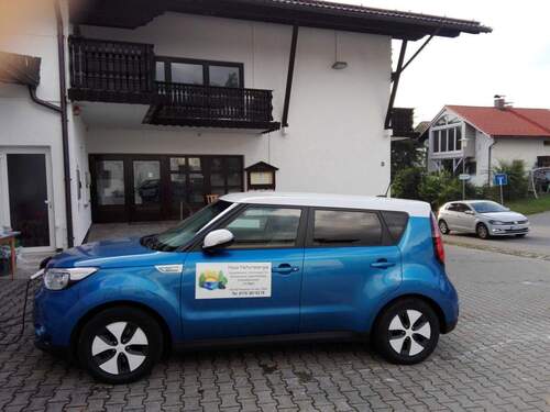 Hausansicht von Ost nach West - 2 Zimmer Etagenwohnung in Frauenau