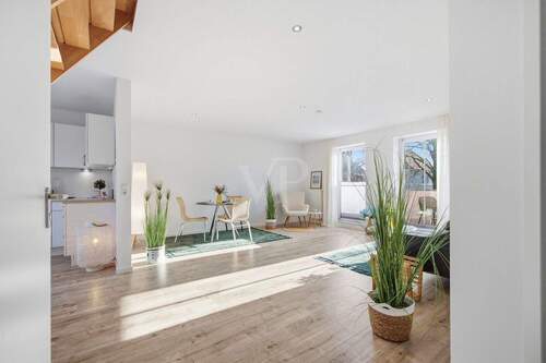 großzügiges Wohnzimmer - Etagenwohnung mit 97,00 m&sup2; in Wilhelmshaven zum Kaufen