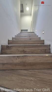 Treppe - 6 Zimmer Einfamilienhaus zum Kaufen in Herl