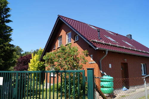 Titelbild - Individuelles Einfamilienhaus mit viel Nebengelass in ländlicher Idylle in Rauen - provisionsfrei!