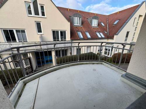 Balkon Wohnzimmer - 3 Zimmer Etagenwohnung zur Miete in Dresden