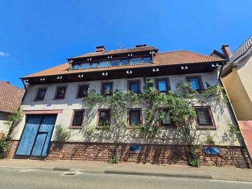 Straßenansicht Haus - 1 Zimmer Mehrfamilienhaus, Wohnhaus zum Kaufen in Nußloch