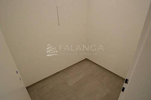 Praktische und große Abstellkammer - 