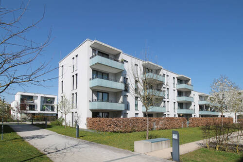 Aussenansicht - Sonnige 2-Zimmerwohnung mit Südloggia und schicker Einbauküche