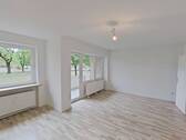 Ansicht I: Wohn- und Esszimmer - Große 2-Zimmer-Erdgeschosswohnung mit schönem BALKON