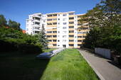 Hausansicht - Vermietete 1-Zimmer-Wohnung mit Balkon und Tiefgaragenstellplatz - zentrale Lage in Berlin