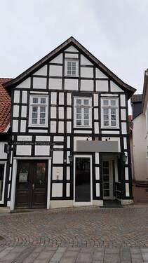 Außenansicht - Büro-Verkaufs- oder Lagerräume: wir vermieten ein kleines Ladenlokal am Museumsplatz