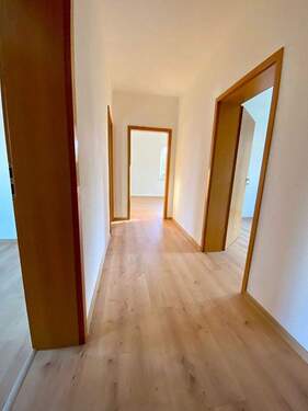 Flur - 4 Zimmer Etagenwohnung zur Miete in Roitzsch
