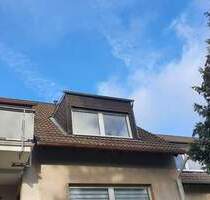 Renovierte DG-Maisonette mit Balkon, 2 Bädern & großer Spitzboden-Nutzfläche - Lüdenscheid