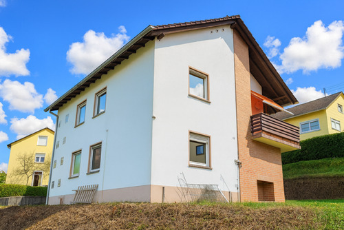 Seitenansicht aus nordwestlicher Richtung - 7 Zimmer Einfamilienhaus zum Kaufen in Kusel