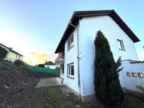 Gartenseite der Liegenschaft - 7 Zimmer Einfamilienhaus in Kusel